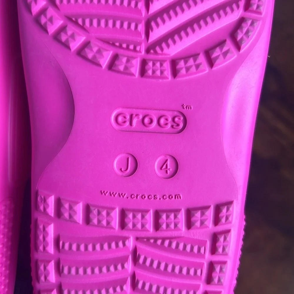 Crocs Unisex Classic Crocs Sandals Waterproof Slides Electric Pink Size J3